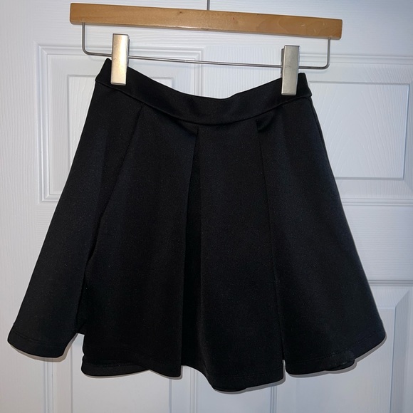 Black Skater Skirt - Picture 1 of 4
